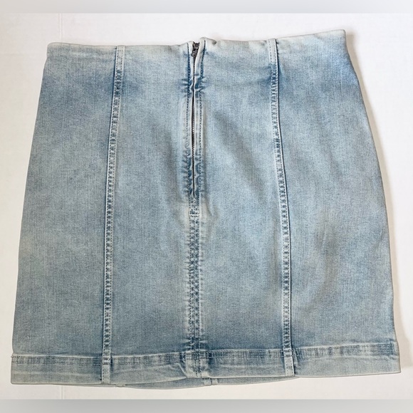 Free People Modern Femme Light Wash Denim Jean Stretch Mini Skirt - Size 12 - Picture 4 of 5